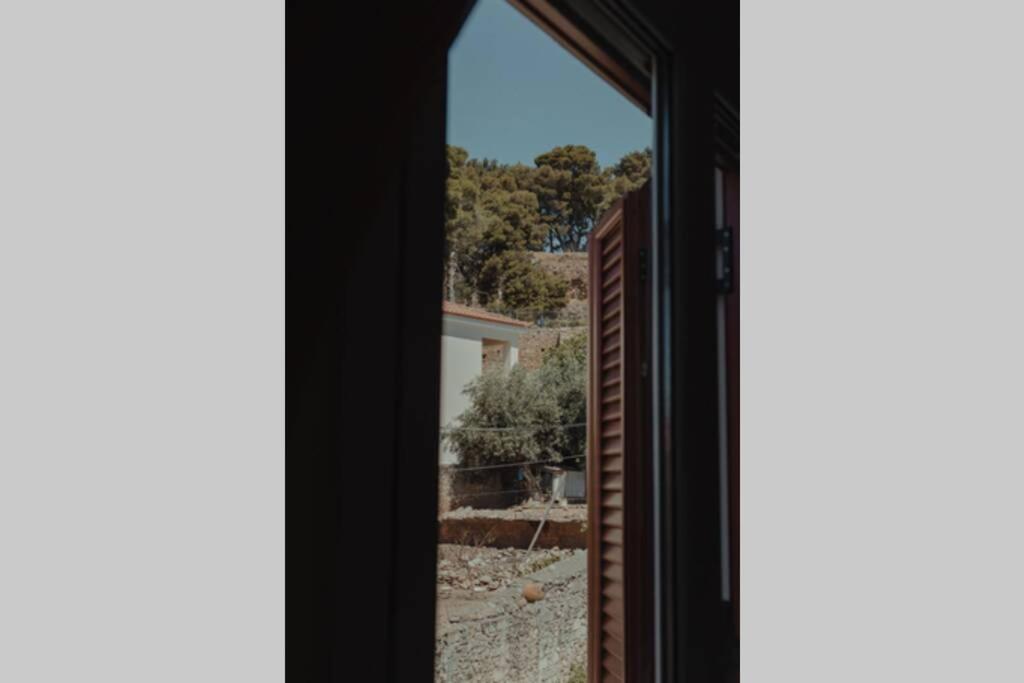 John'S House Under The Castle Of Kalamata Exterior foto